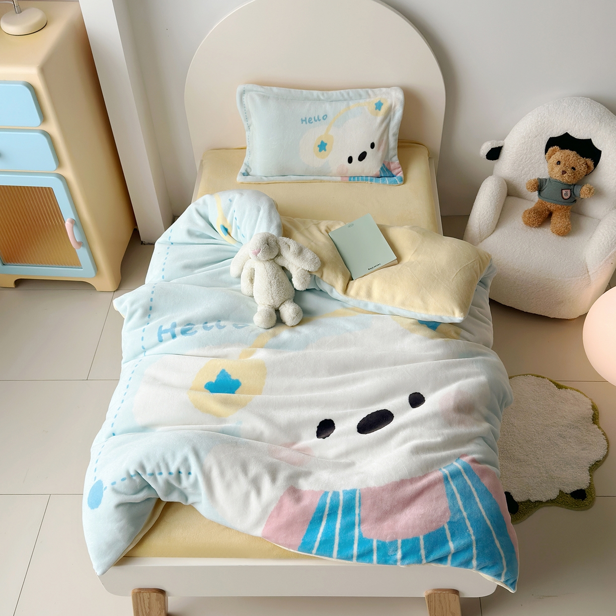 91家纺网 家纺一手货源 找家纺 荷马之梦 2025新款A类牛奶绒数码印花原创卡通大版儿童幼儿园被套三件套-萌宠系列 小狗布布