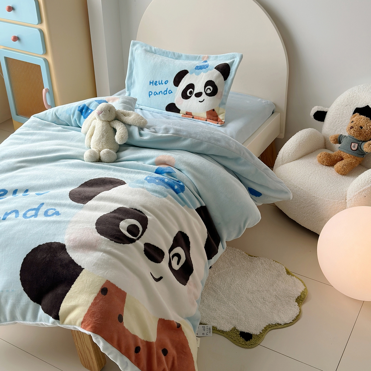 91家纺网 家纺一手货源 找家纺 荷马之梦 2025新款A类牛奶绒数码印花原创卡通大版儿童幼儿园被套三件套-萌宠系列 熊猫多多