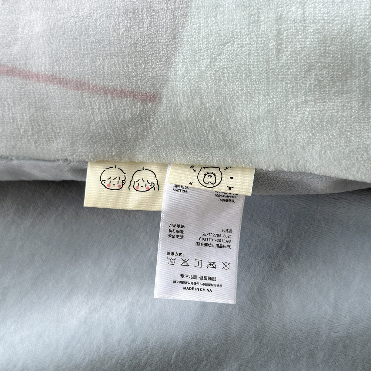 91家纺网 家纺一手货源 找家纺 荷马之梦 2025新款A类牛奶绒数码印花原创卡通大版儿童幼儿园被套三件套-萌宠系列 企鹅达达