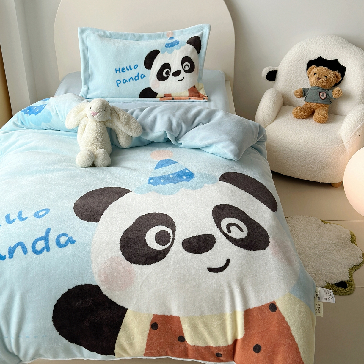 91家纺网 家纺一手货源 找家纺 荷马之梦 2025新款A类牛奶绒数码印花原创卡通大版儿童幼儿园被套三件套-萌宠系列 熊猫多多