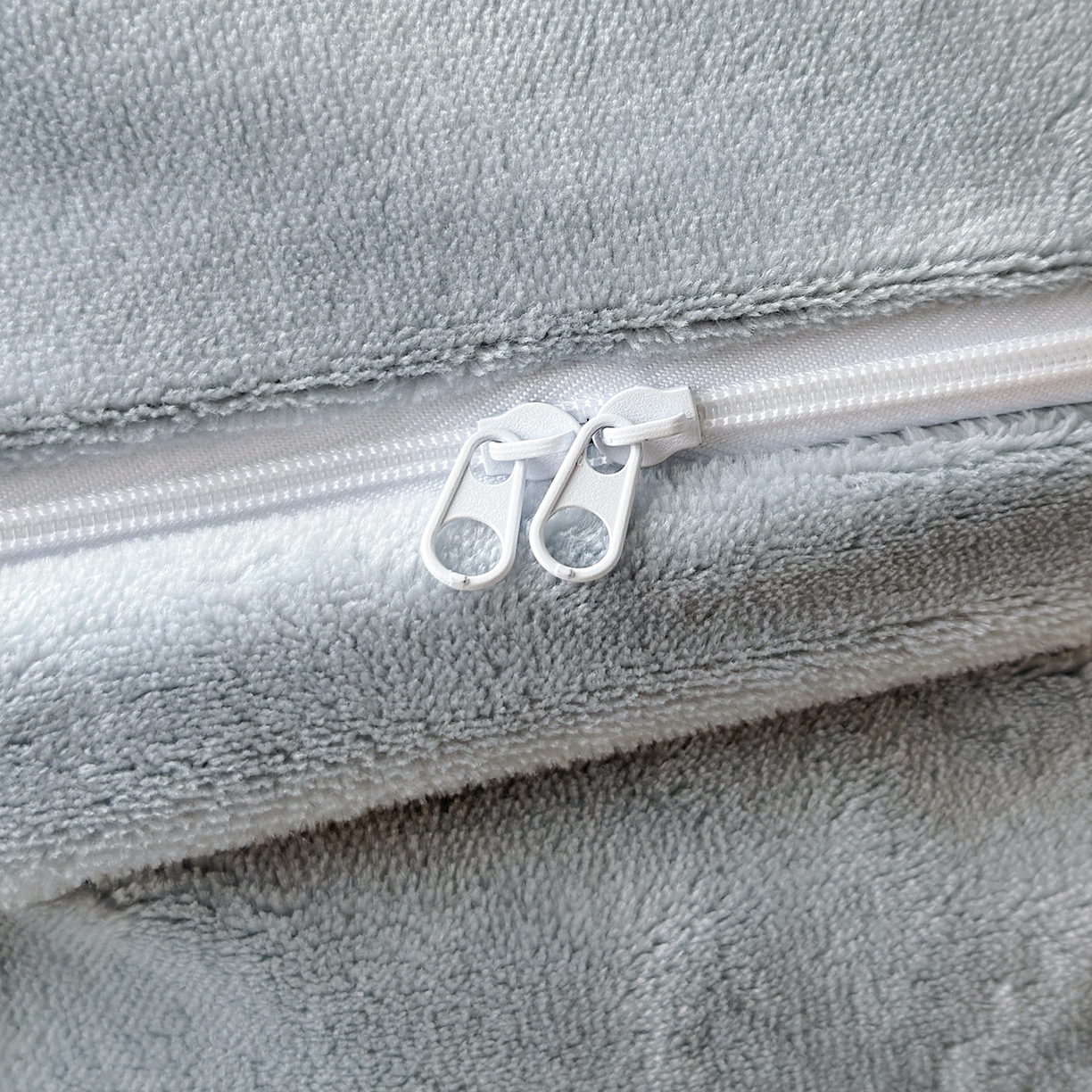 91家纺网 家纺一手货源 找家纺 荷马之梦 2025新款A类牛奶绒数码印花原创卡通大版儿童幼儿园被套三件套-萌宠系列 企鹅达达