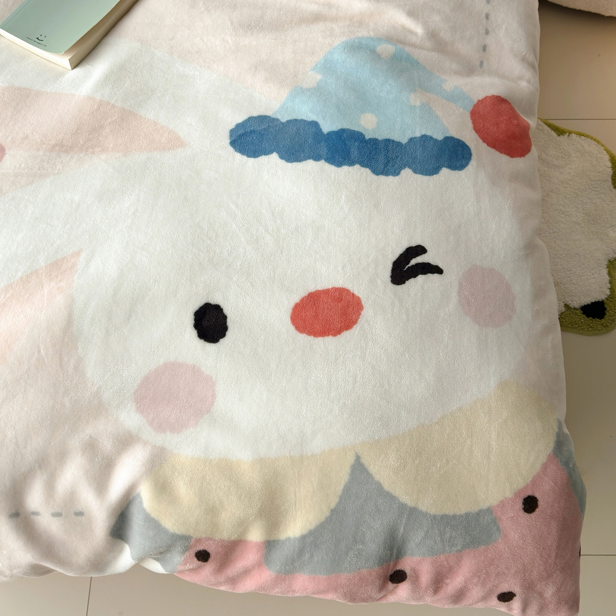 91家纺网 家纺一手货源 找家纺 荷马之梦 2025新款A类牛奶绒数码印花原创卡通大版儿童幼儿园被套三件套-萌宠系列 小兔贝贝