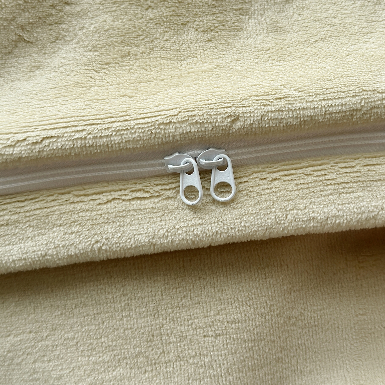 91家纺网 家纺一手货源 找家纺 荷马之梦 2025新款A类牛奶绒数码印花原创卡通大版儿童幼儿园被套三件套-萌宠系列 小熊卢卡