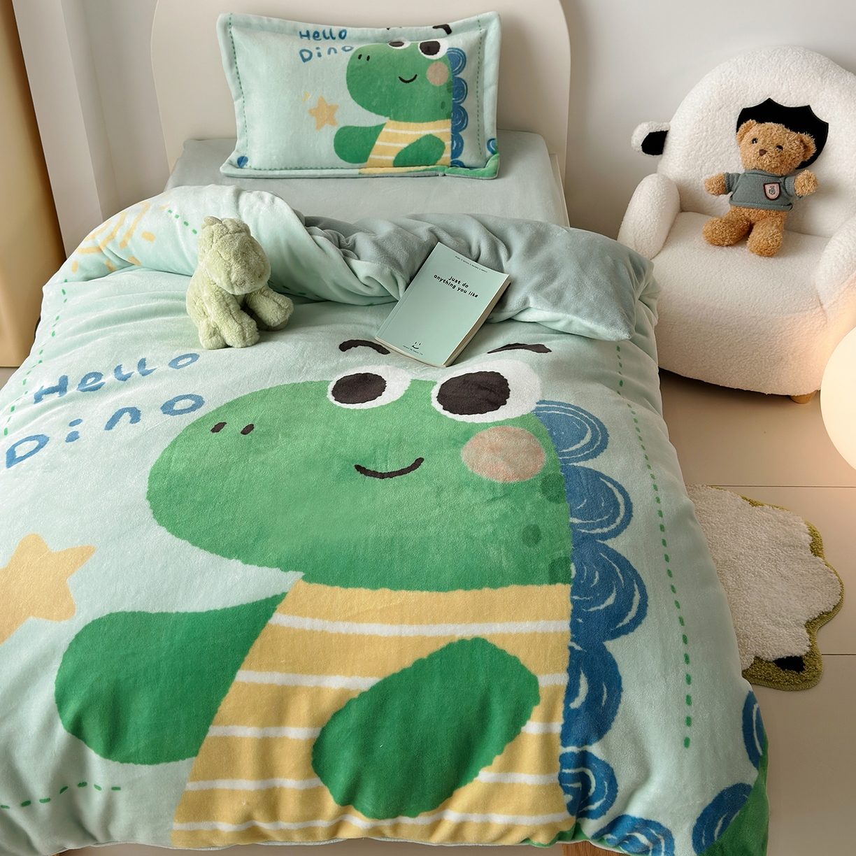 91家纺网 家纺一手货源 找家纺 荷马之梦 2025新款A类牛奶绒数码印花原创卡通大版儿童幼儿园被套三件套-萌宠系列 恐龙哈尔