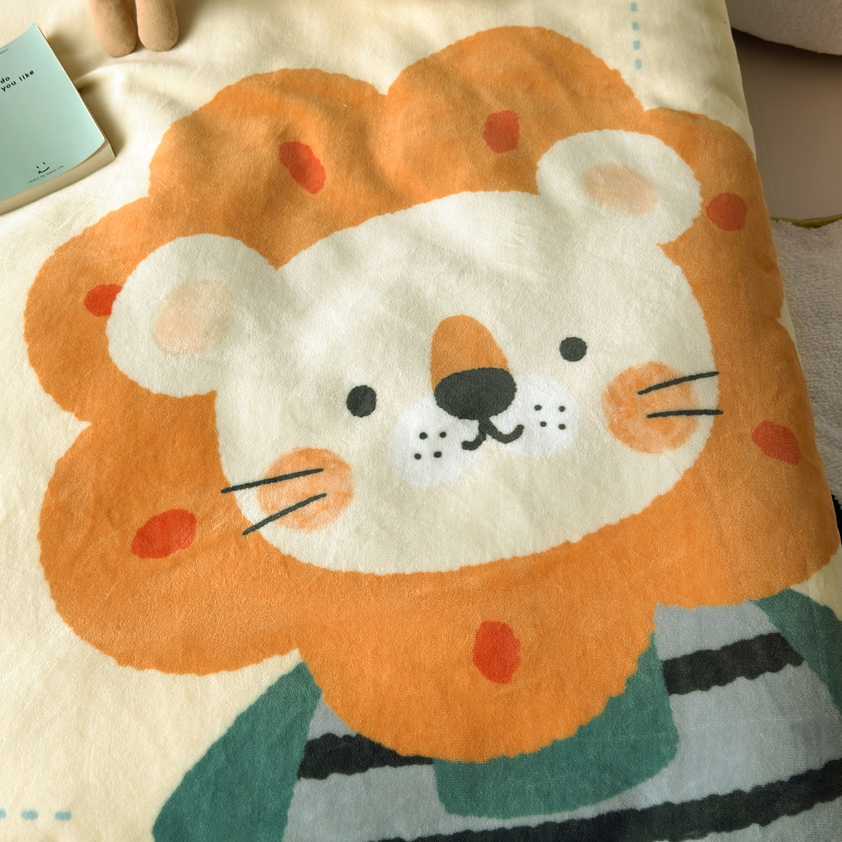 91家纺网 家纺一手货源 找家纺 荷马之梦 2025新款A类牛奶绒数码印花原创卡通大版儿童幼儿园被套三件套-萌宠系列 小狮子王