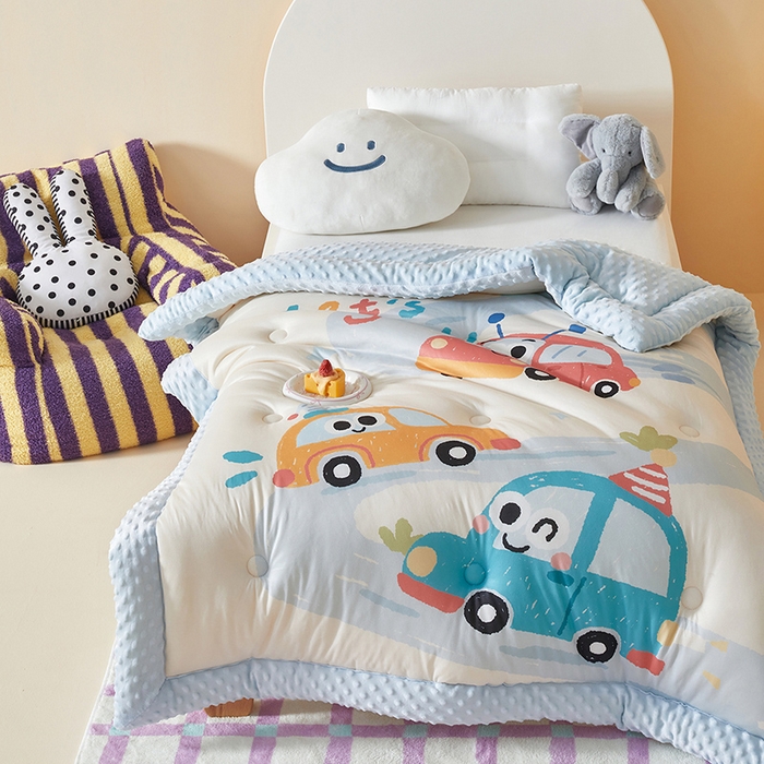 91家纺网 家纺一手货源 找家纺 荷马之梦 2025新款A类针织棉数码印花卡通手绘豆豆绒儿童被芯春秋被冬被-安睡系列 旅行汽车