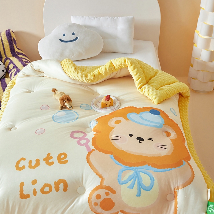 91家纺网 家纺一手货源 找家纺 荷马之梦 2025新款A类针织棉数码印花卡通手绘豆豆绒儿童被芯春秋被冬被-安睡系列 可爱小狮