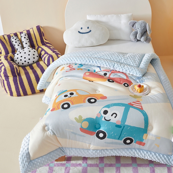 91家纺网 家纺一手货源 找家纺 荷马之梦 2025新款A类针织棉数码印花卡通手绘豆豆绒儿童被芯春秋被冬被-安睡系列 旅行汽车