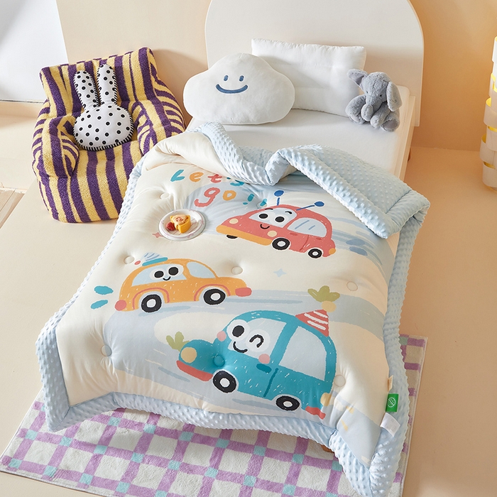 91家纺网 家纺一手货源 找家纺 荷马之梦 2025新款A类针织棉数码印花卡通手绘豆豆绒儿童被芯春秋被冬被-安睡系列 旅行汽车