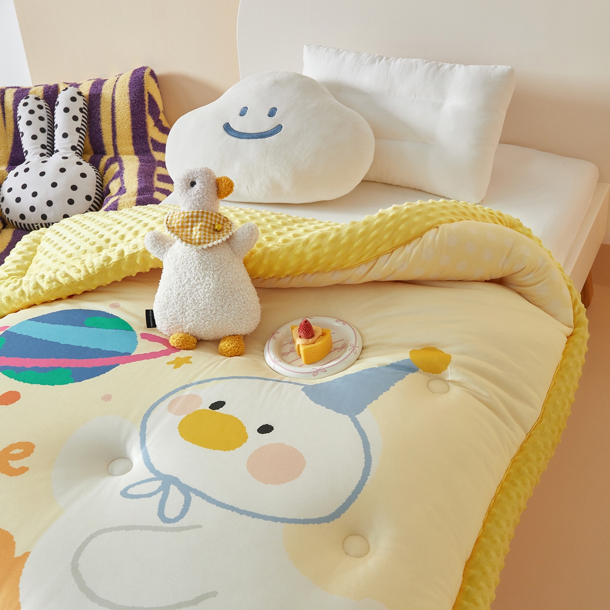 91家纺网 家纺一手货源 找家纺 荷马之梦 2025新款A类针织棉数码印花卡通手绘豆豆绒儿童被芯春秋被冬被-安睡系列 星球鸭