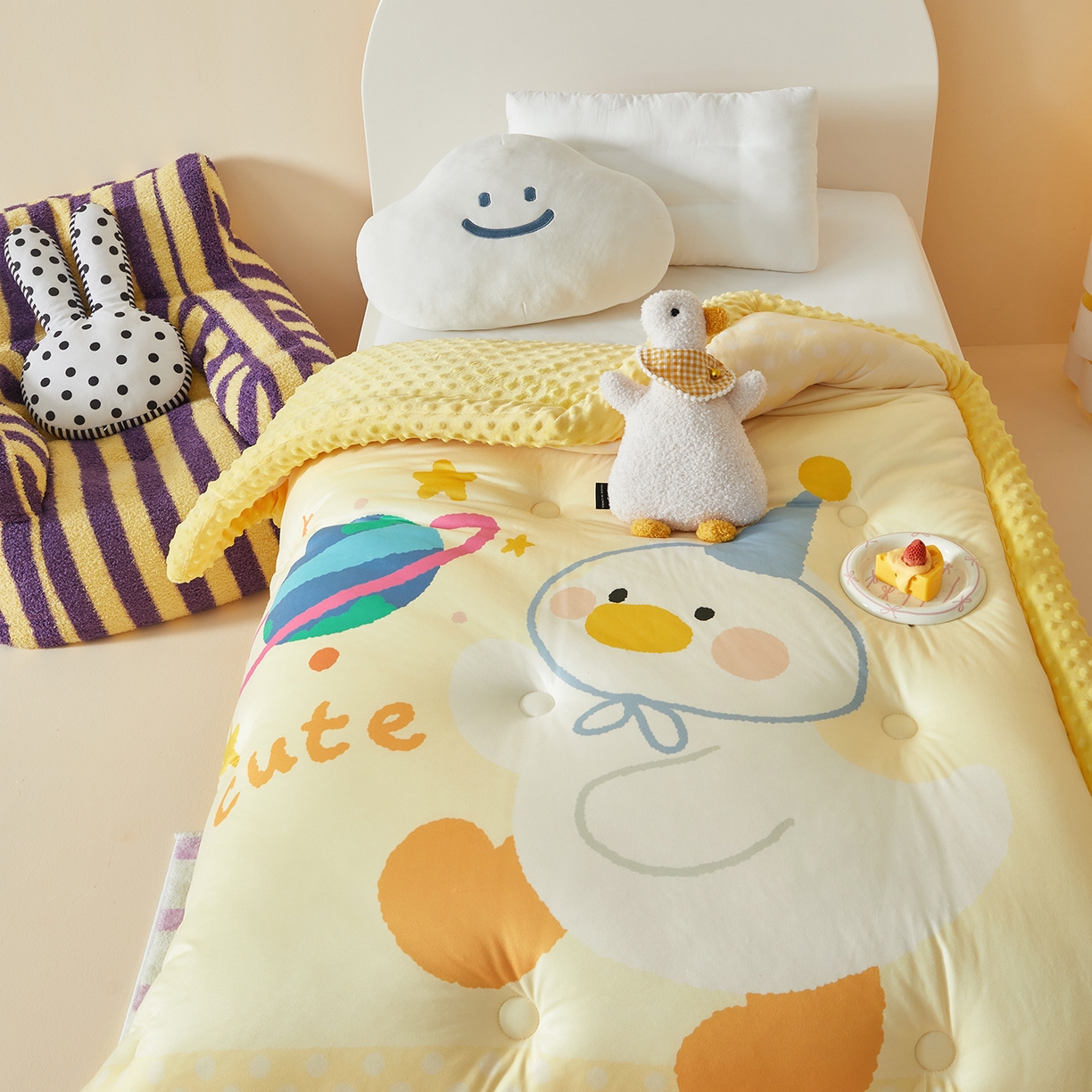 91家纺网 家纺一手货源 找家纺 荷马之梦 2025新款A类针织棉数码印花卡通手绘豆豆绒儿童被芯春秋被冬被-安睡系列 星球鸭