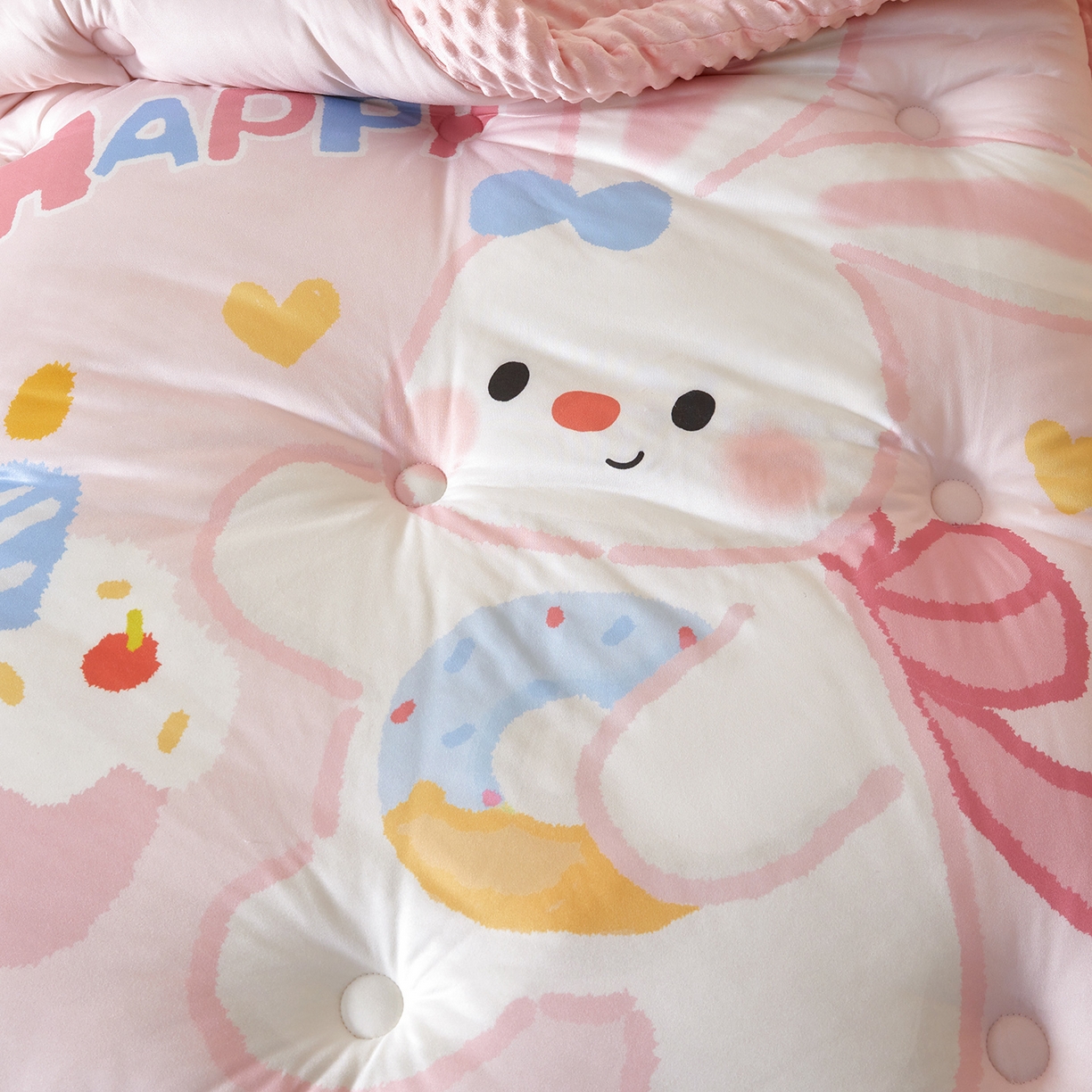 91家纺网 家纺一手货源 找家纺 荷马之梦 2025新款A类针织棉数码印花卡通手绘豆豆绒儿童被芯春秋被冬被-安睡系列 生日小兔