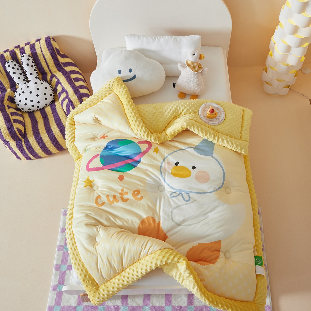 91家纺网 家纺一手货源 找家纺 荷马之梦 2025新款A类针织棉数码印花卡通手绘豆豆绒儿童被芯春秋被冬被-安睡系列 星球鸭