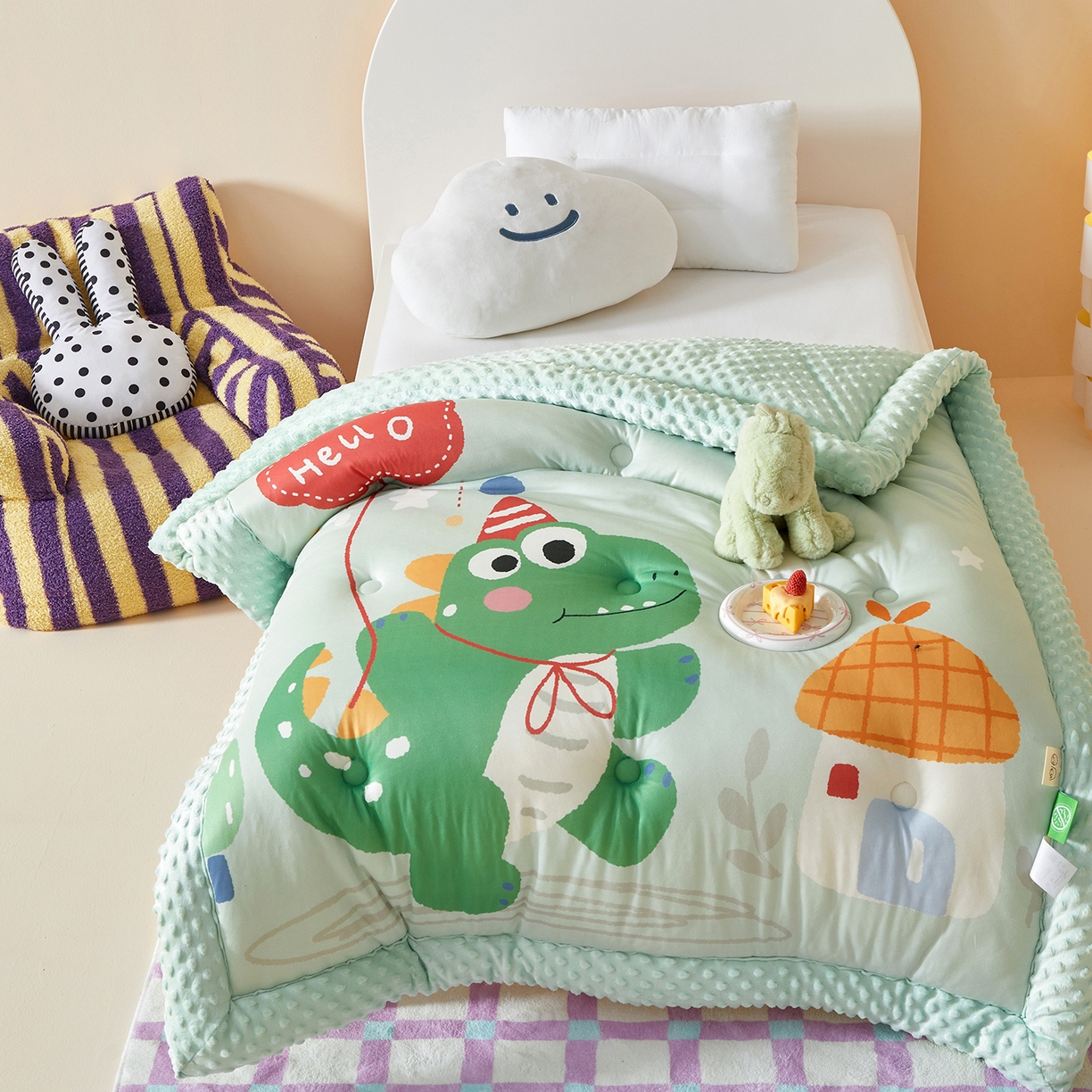 91家纺网 家纺一手货源 找家纺 荷马之梦 2025新款A类针织棉数码印花卡通手绘豆豆绒儿童被芯春秋被冬被-安睡系列 恐龙之家
