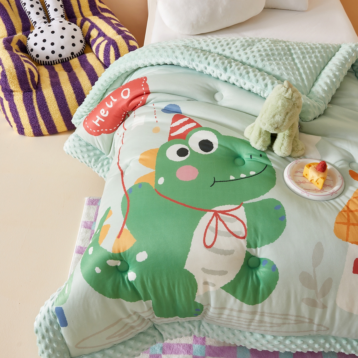 91家纺网 家纺一手货源 找家纺 荷马之梦 2025新款A类针织棉数码印花卡通手绘豆豆绒儿童被芯春秋被冬被-安睡系列 恐龙之家