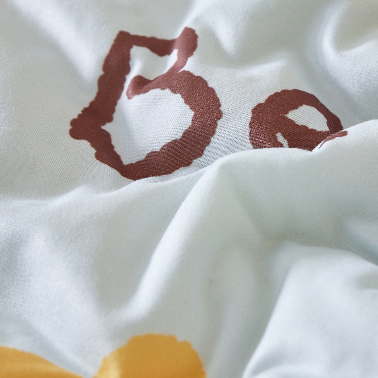 91家纺网 家纺一手货源 找家纺 荷马之梦 2025新款A类针织棉数码印花卡通手绘豆豆绒儿童被芯春秋被冬被-安睡系列 苹果熊