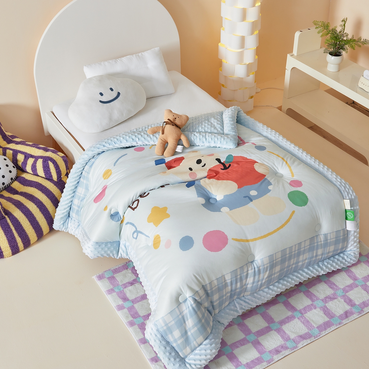 91家纺网 家纺一手货源 找家纺 荷马之梦 2025新款A类针织棉数码印花卡通手绘豆豆绒儿童被芯春秋被冬被-安睡系列 苹果熊