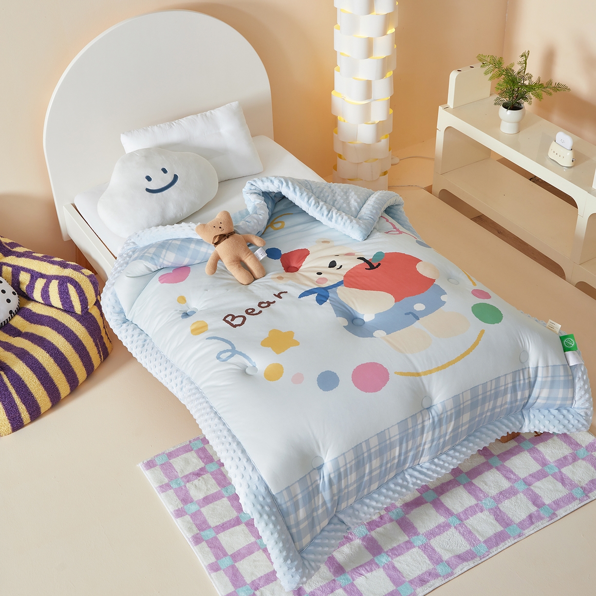 91家纺网 家纺一手货源 找家纺 荷马之梦 2025新款A类针织棉数码印花卡通手绘豆豆绒儿童被芯春秋被冬被-安睡系列 苹果熊