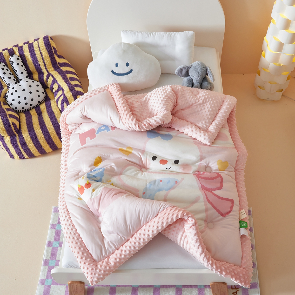 91家纺网 家纺一手货源 找家纺 荷马之梦 2025新款A类针织棉数码印花卡通手绘豆豆绒儿童被芯春秋被冬被-安睡系列 生日小兔