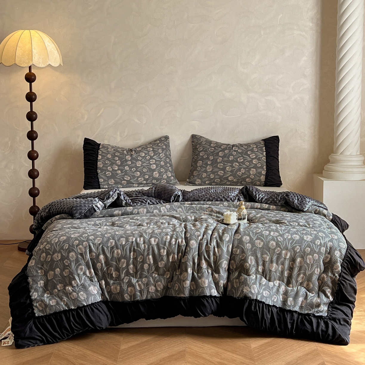 91家纺网 家纺一手货源 找家纺 Mata蔓塔家 2025新款侘寂风泡芙花边豆豆被被子被芯冬被春秋被牛奶绒豆豆被 浮生序梦