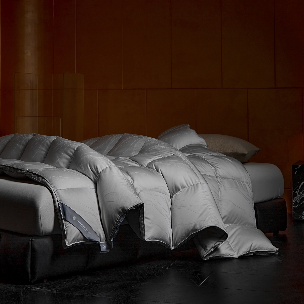 91家纺网 家纺一手货源 找家纺 暖羽屋羽绒馆 2025新款梦幻95白鹅绒被芯 国标绒子含量95鹅绒被婚庆 高端羽绒被子 梦幻鎏金 灰