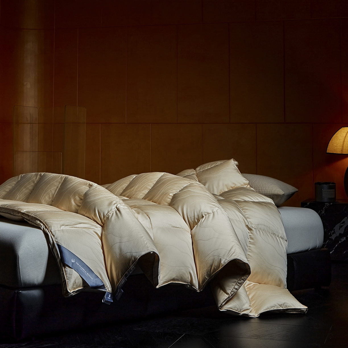 91家纺网 家纺一手货源 找家纺 暖羽屋羽绒馆 2025新款梦幻95白鹅绒被芯 国标绒子含量95鹅绒被婚庆 高端羽绒被子 梦幻鎏金 黄