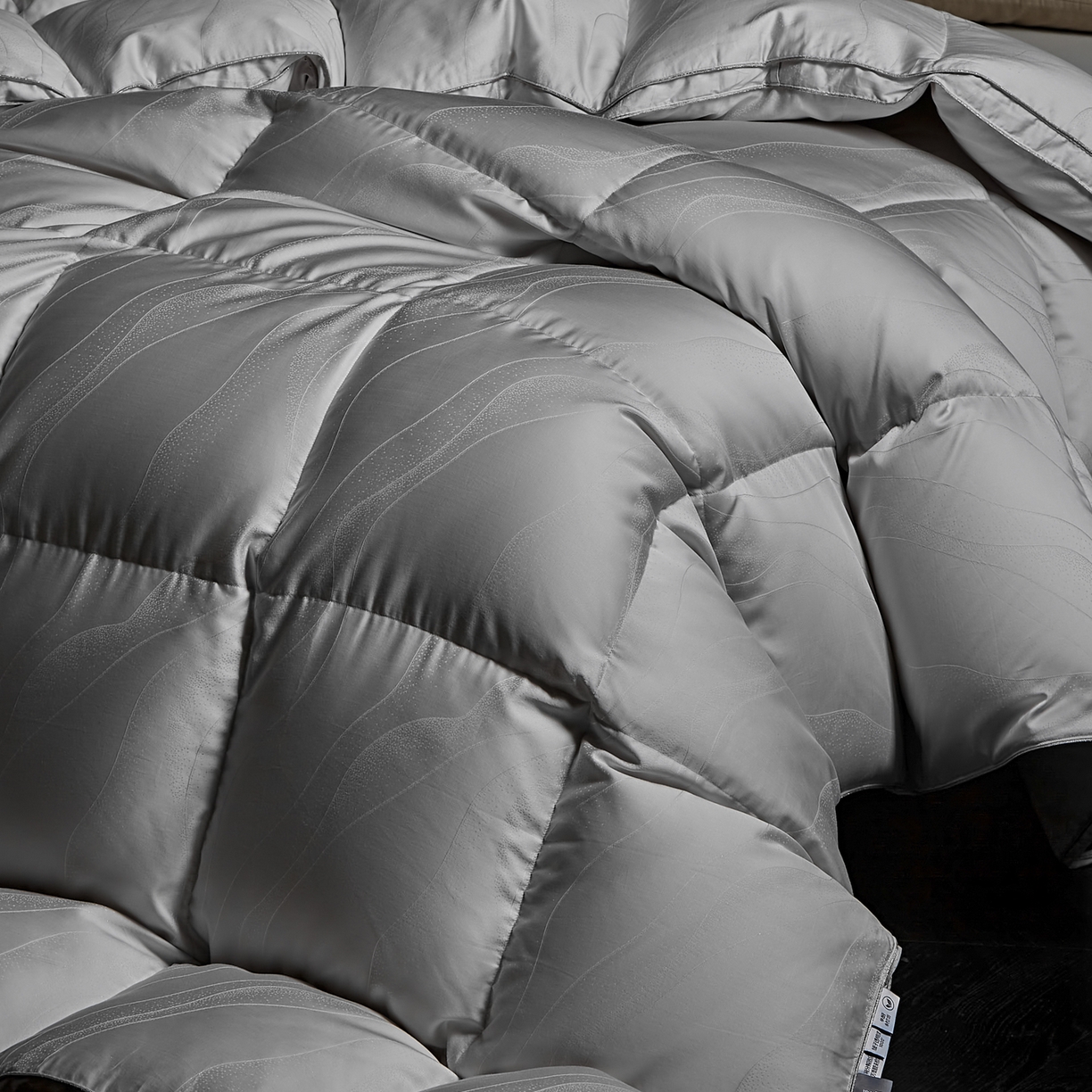 91家纺网 家纺一手货源 找家纺 暖羽屋羽绒馆 2025新款梦幻95白鹅绒被芯 国标绒子含量95鹅绒被婚庆 高端羽绒被子 梦幻鎏金 灰