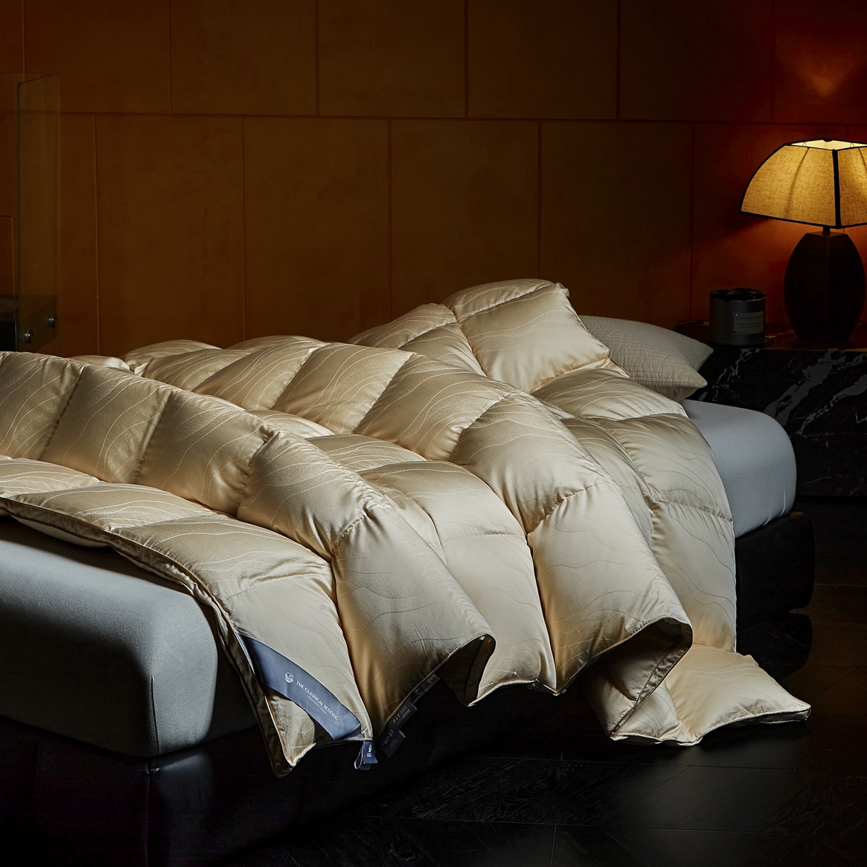 91家纺网 家纺一手货源 找家纺 暖羽屋羽绒馆 2025新款梦幻95白鹅绒被芯 国标绒子含量95鹅绒被婚庆 高端羽绒被子 梦幻鎏金 黄