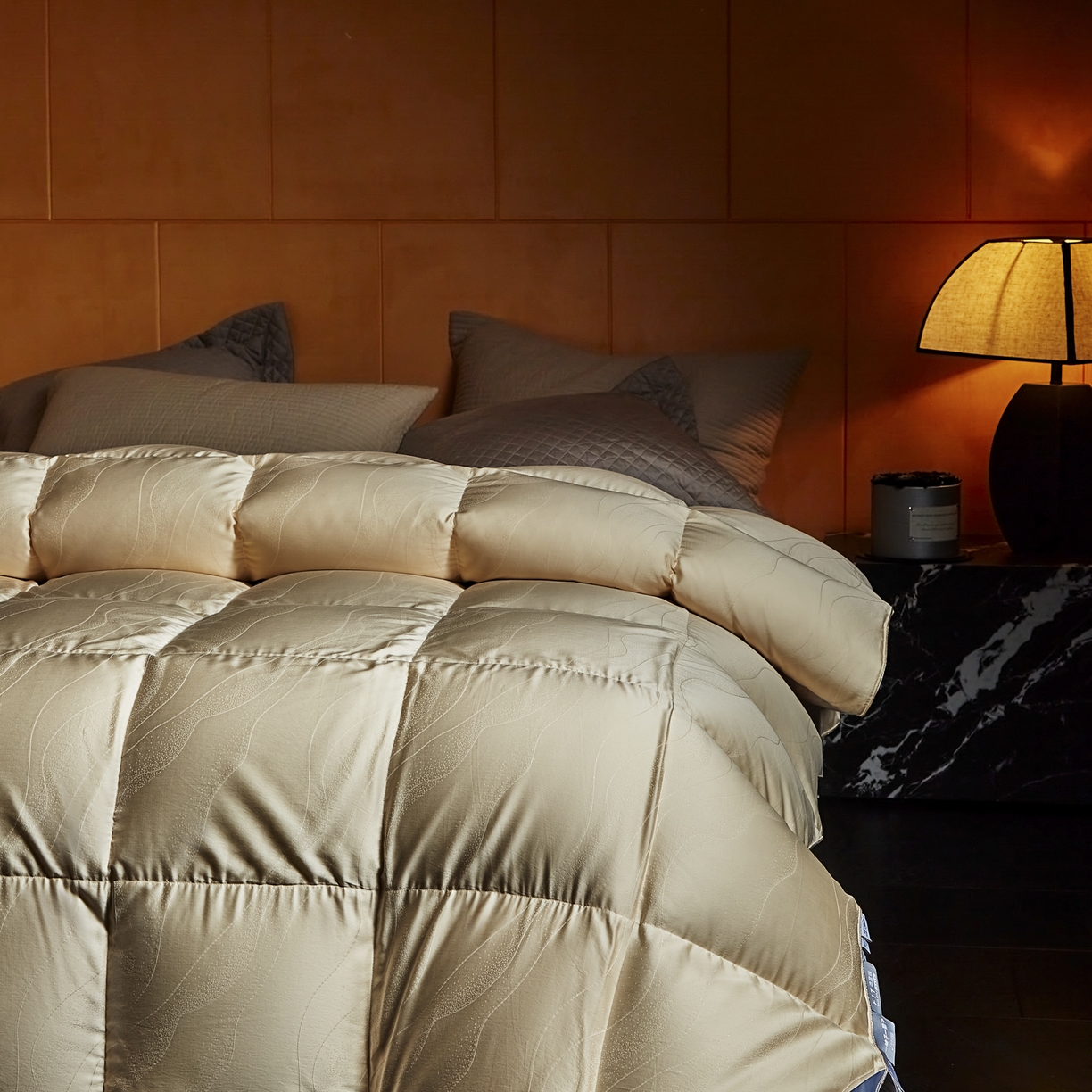 91家纺网 家纺一手货源 找家纺 暖羽屋羽绒馆 2025新款梦幻95白鹅绒被芯 国标绒子含量95鹅绒被婚庆 高端羽绒被子 梦幻鎏金 黄