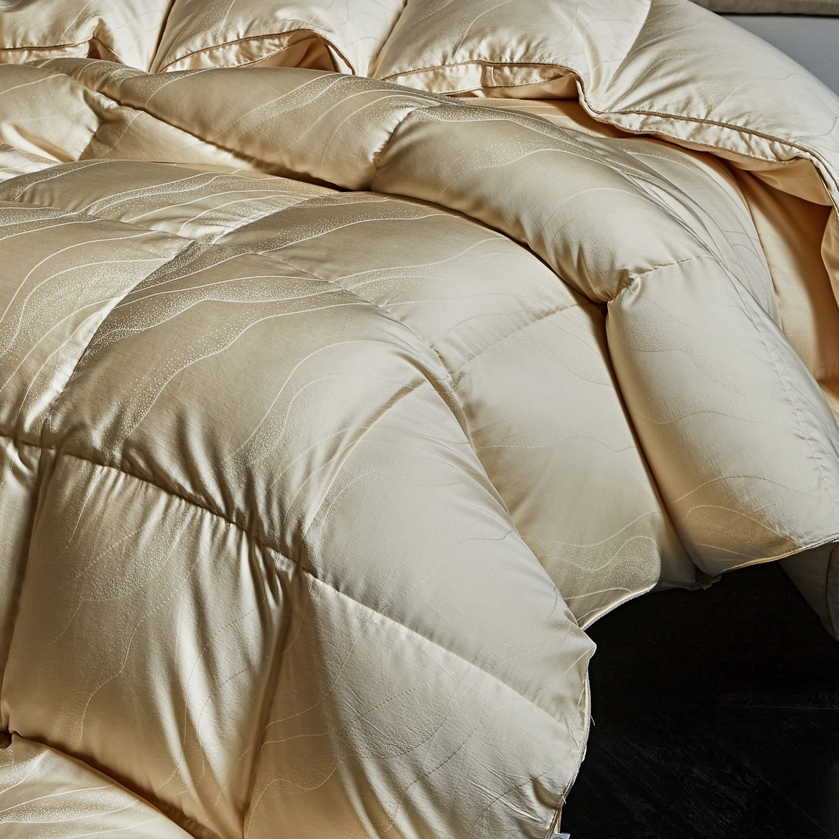 91家纺网 家纺一手货源 找家纺 暖羽屋羽绒馆 2025新款梦幻95白鹅绒被芯 国标绒子含量95鹅绒被婚庆 高端羽绒被子 梦幻鎏金 黄