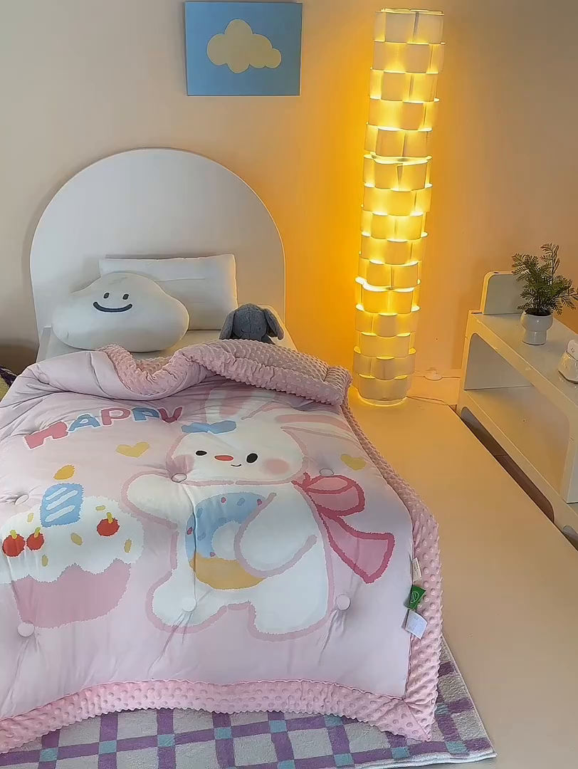 91家纺网 家纺一手货源 找家纺 荷马之梦 2025新款A类针织棉数码印花卡通手绘豆豆绒儿童被芯春秋被冬被-安睡系列 生日小兔