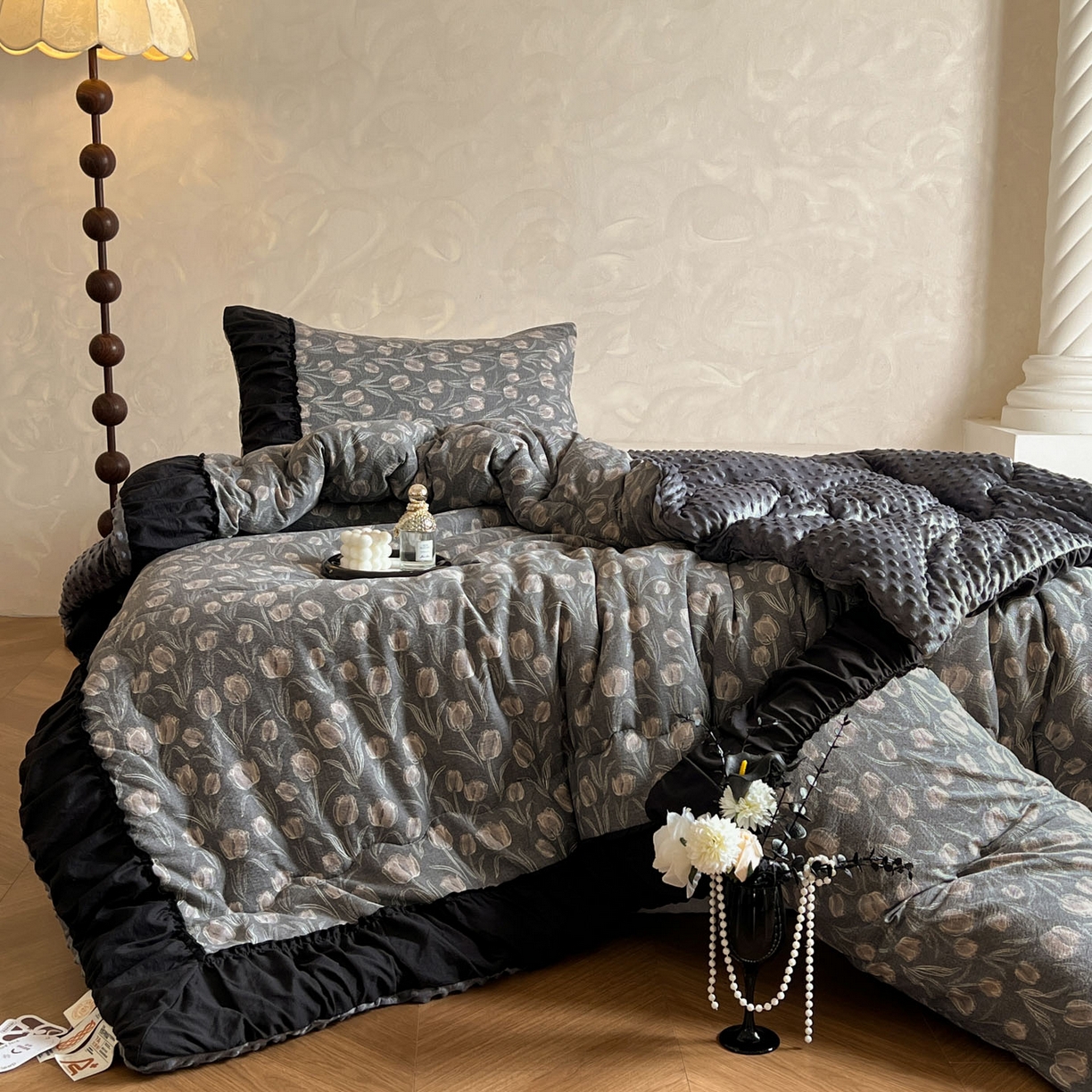 91家纺网 家纺一手货源 找家纺 Mata蔓塔家 2025新款侘寂风泡芙花边豆豆被被子被芯冬被春秋被牛奶绒豆豆被 浮生序梦