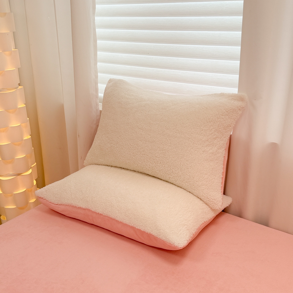 91家纺网 家纺一手货源 找家纺 眠博士 2025新款A类泰迪绒牛奶绒纯色四件套 泰迪绒-安妮白粉