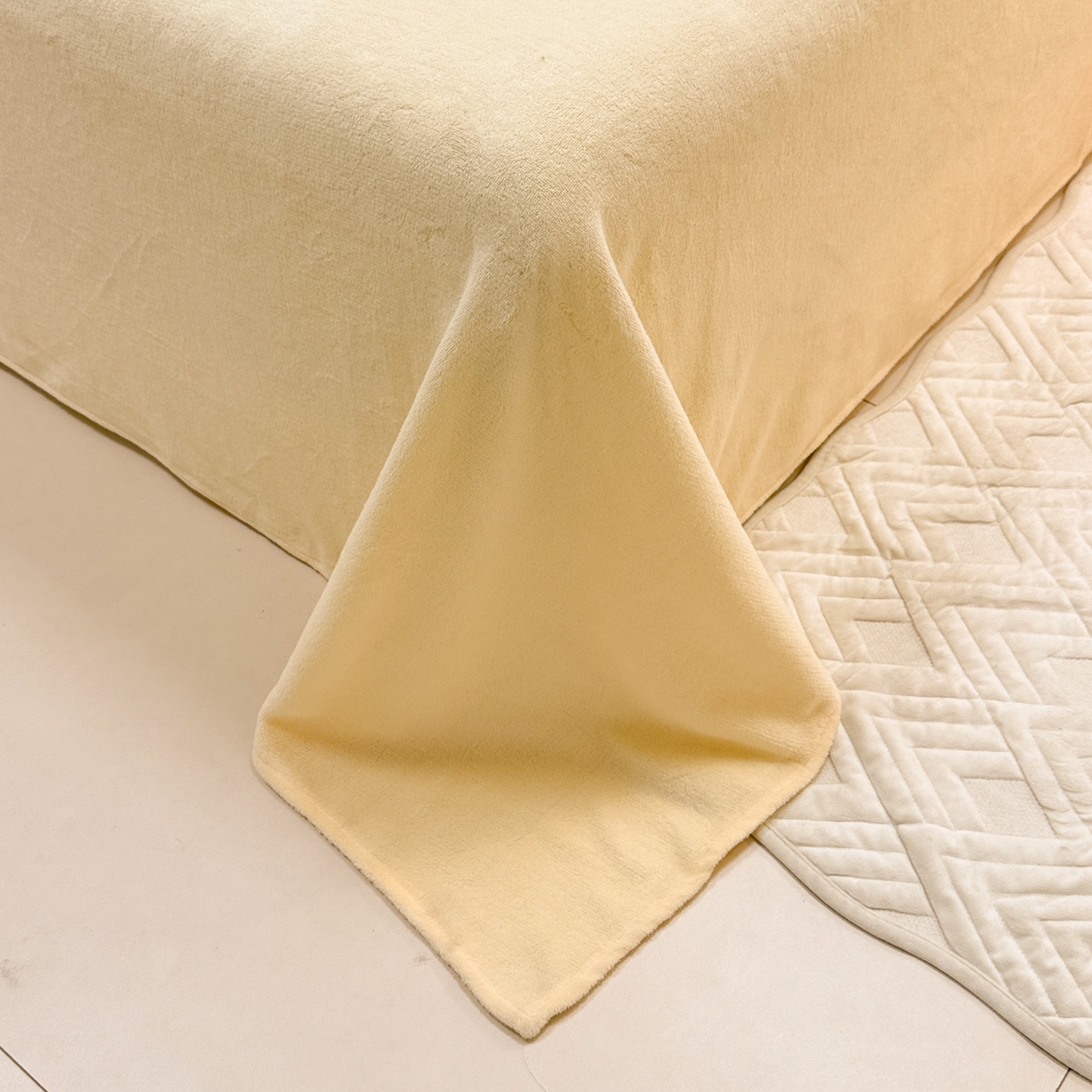 91家纺网 家纺一手货源 找家纺 眠博士 2025新款A类泰迪绒牛奶绒纯色四件套 泰迪绒-安妮白黄