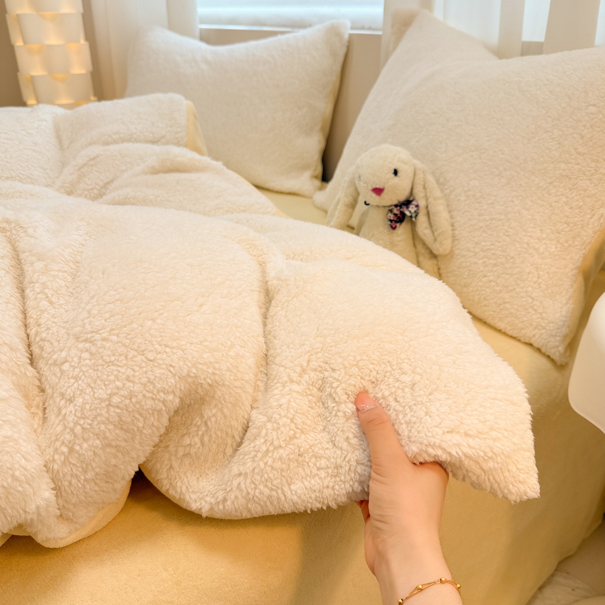 91家纺网 家纺一手货源 找家纺 眠博士 2025新款A类泰迪绒牛奶绒纯色四件套 泰迪绒-安妮白黄