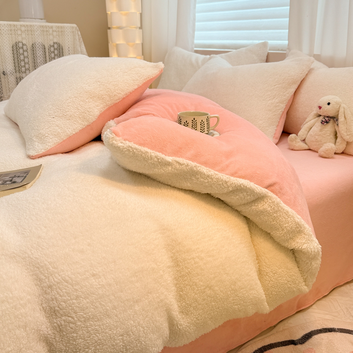 91家纺网 家纺一手货源 找家纺 眠博士 2025新款A类泰迪绒牛奶绒纯色四件套 泰迪绒-安妮白粉