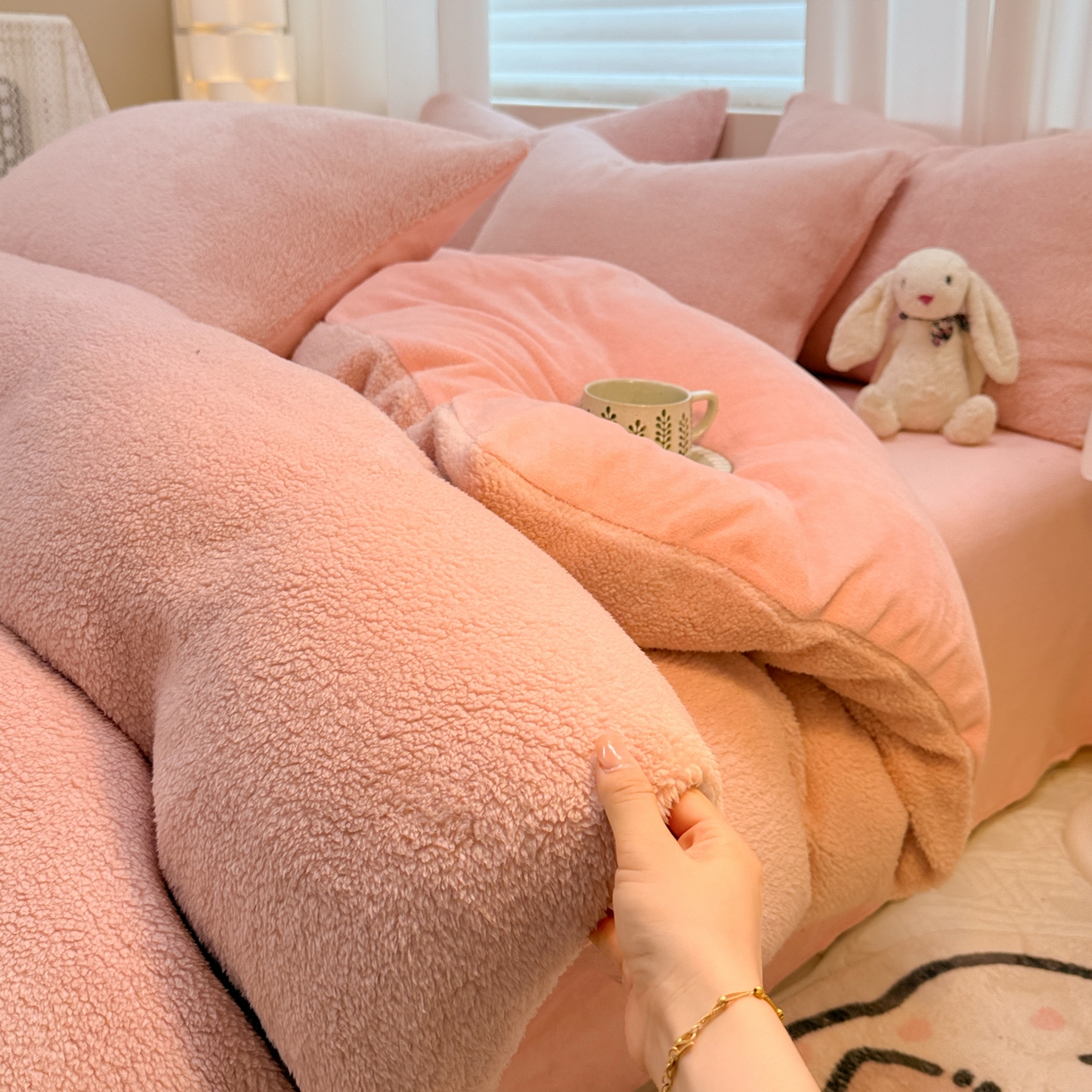 91家纺网 家纺一手货源 找家纺 眠博士 2025新款A类泰迪绒牛奶绒纯色四件套 泰迪绒-安妮粉