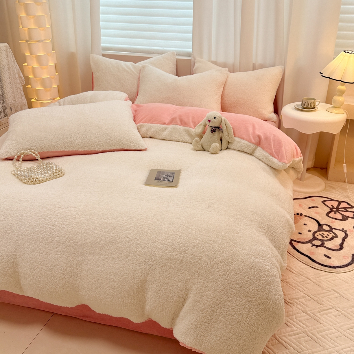 91家纺网 家纺一手货源 找家纺 眠博士 2025新款A类泰迪绒牛奶绒纯色四件套 泰迪绒-安妮白粉