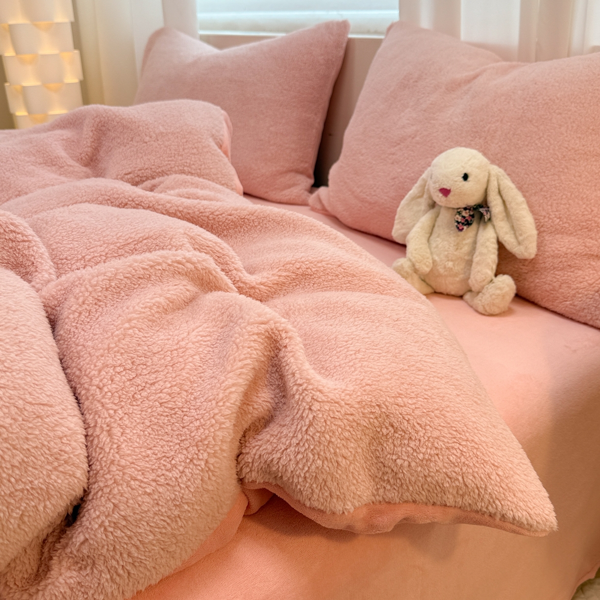 91家纺网 家纺一手货源 找家纺 眠博士 2025新款A类泰迪绒牛奶绒纯色四件套 泰迪绒-安妮粉