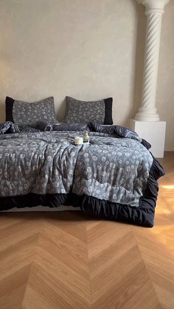 91家纺网 家纺一手货源 找家纺 Mata蔓塔家 2025新款侘寂风泡芙花边豆豆被被子被芯冬被春秋被牛奶绒豆豆被 浮生序梦