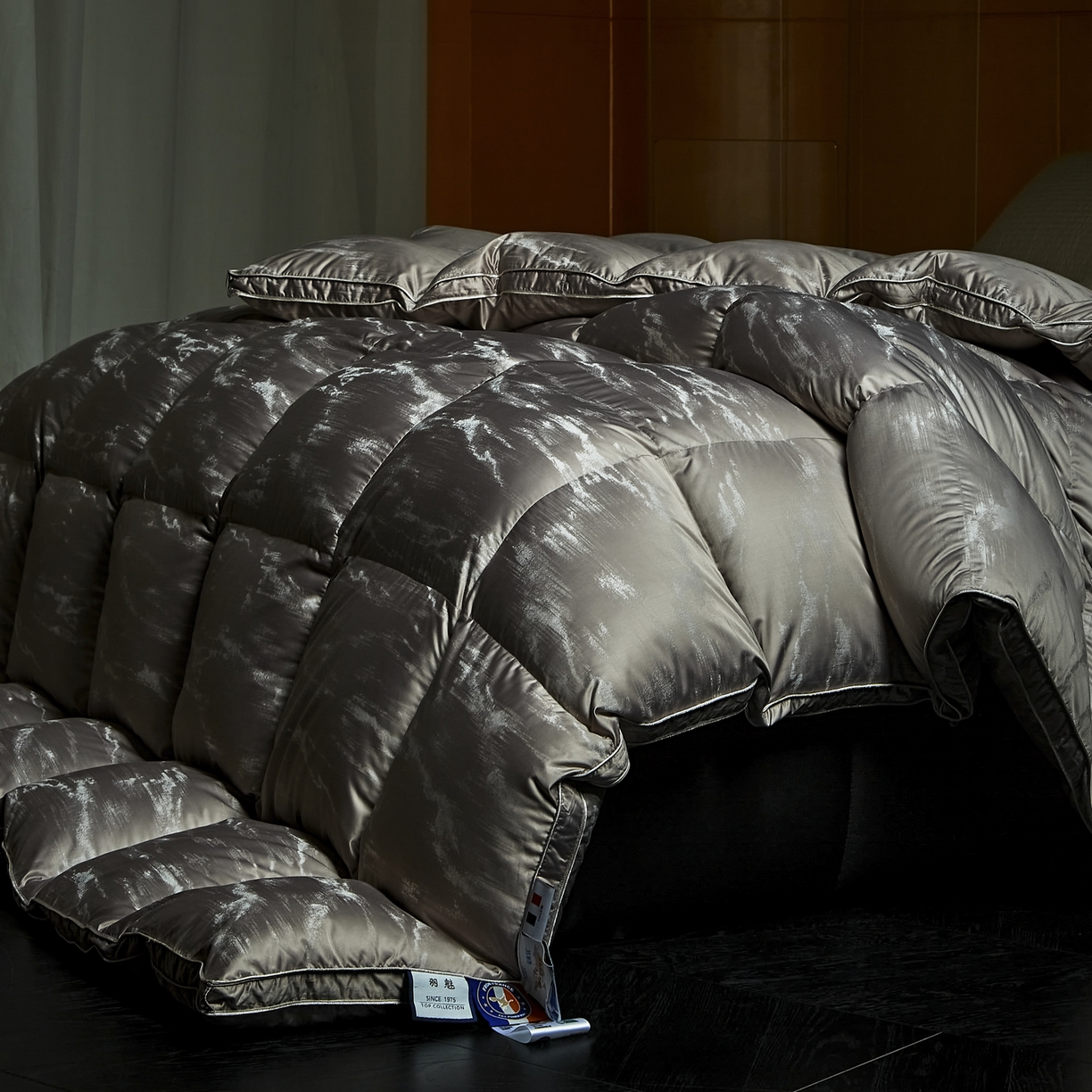 91家纺网 家纺一手货源 找家纺 暖羽屋羽绒馆 2025新款95白鹅绒被子峰峦 鹅绒被芯 双人婚庆羽绒冬被2米 春秋被 峰峦 苍雅灰