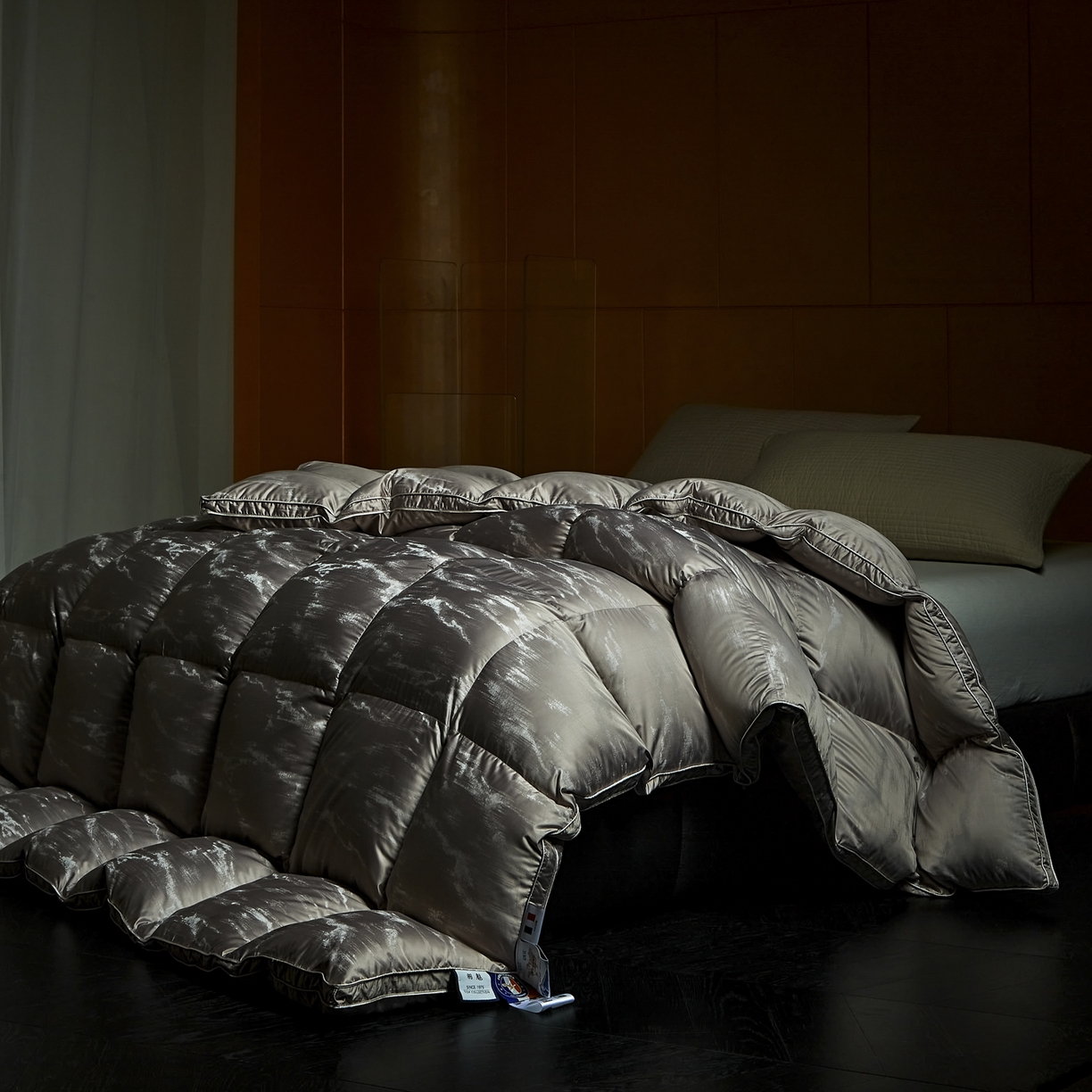 91家纺网 家纺一手货源 找家纺 暖羽屋羽绒馆 2025新款95白鹅绒被子峰峦 鹅绒被芯 双人婚庆羽绒冬被2米 春秋被 峰峦 苍雅灰