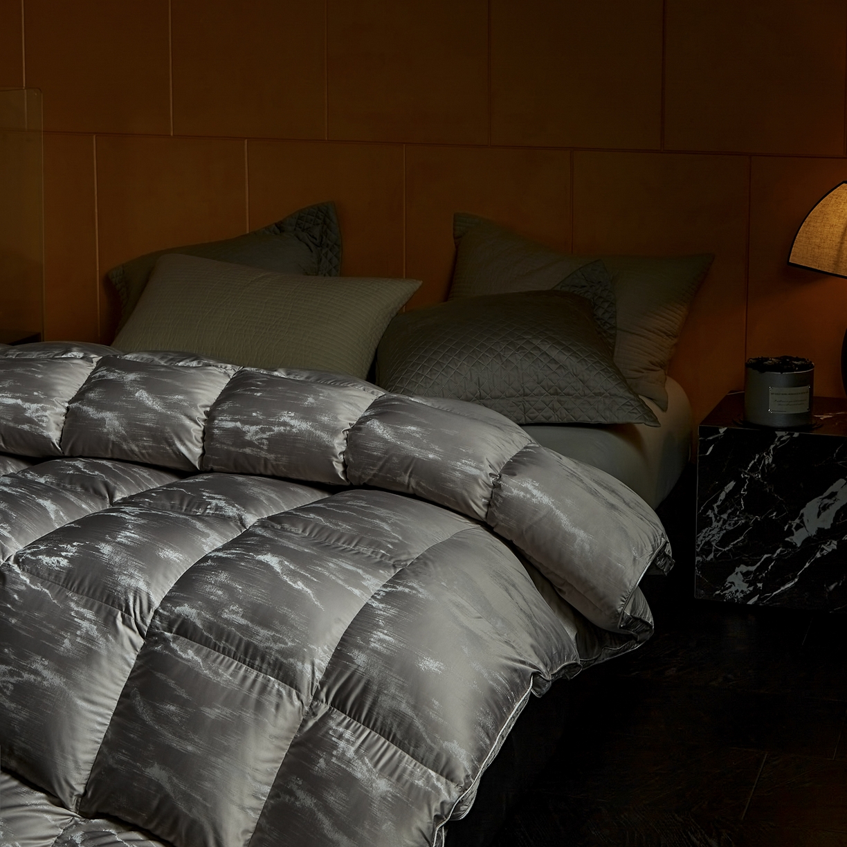 91家纺网 家纺一手货源 找家纺 暖羽屋羽绒馆 2025新款95白鹅绒被子峰峦 鹅绒被芯 双人婚庆羽绒冬被2米 春秋被 峰峦 苍雅灰