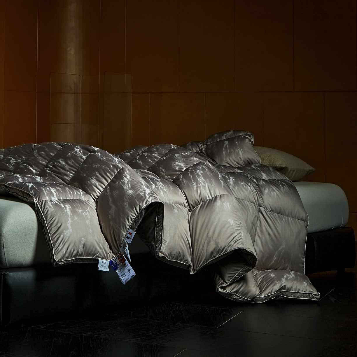 91家纺网 家纺一手货源 找家纺 暖羽屋羽绒馆 2025新款95白鹅绒被子峰峦 鹅绒被芯 双人婚庆羽绒冬被2米 春秋被 峰峦 苍雅灰