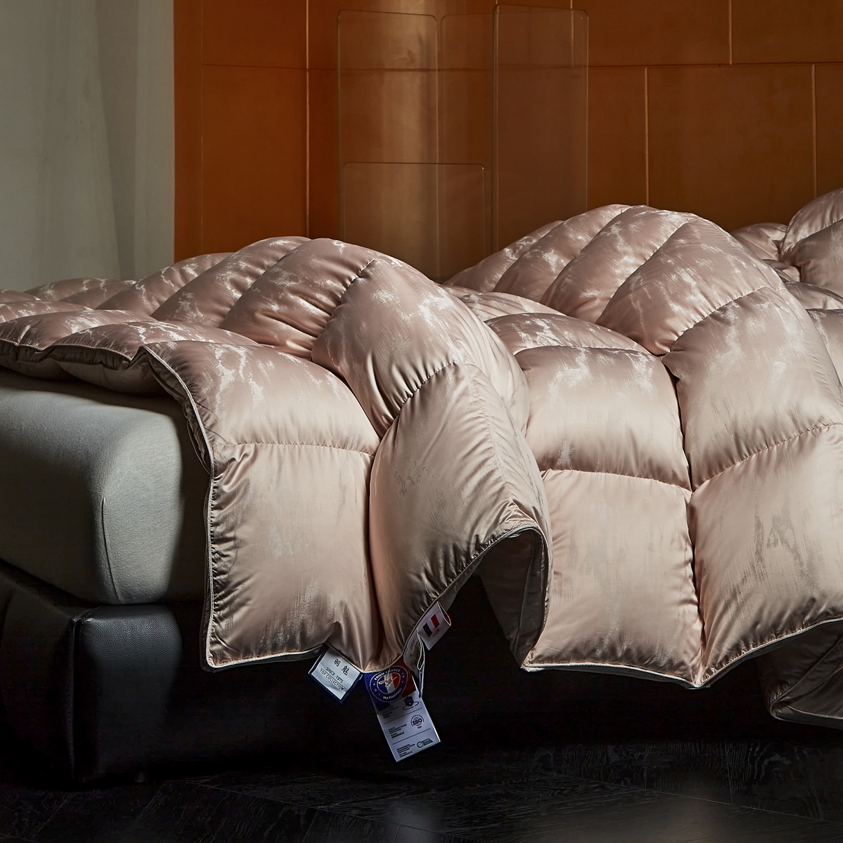 91家纺网 家纺一手货源 找家纺 暖羽屋羽绒馆 2025新款95白鹅绒被子峰峦 鹅绒被芯 双人婚庆羽绒冬被2米 春秋被 峰峦  玫瑰金