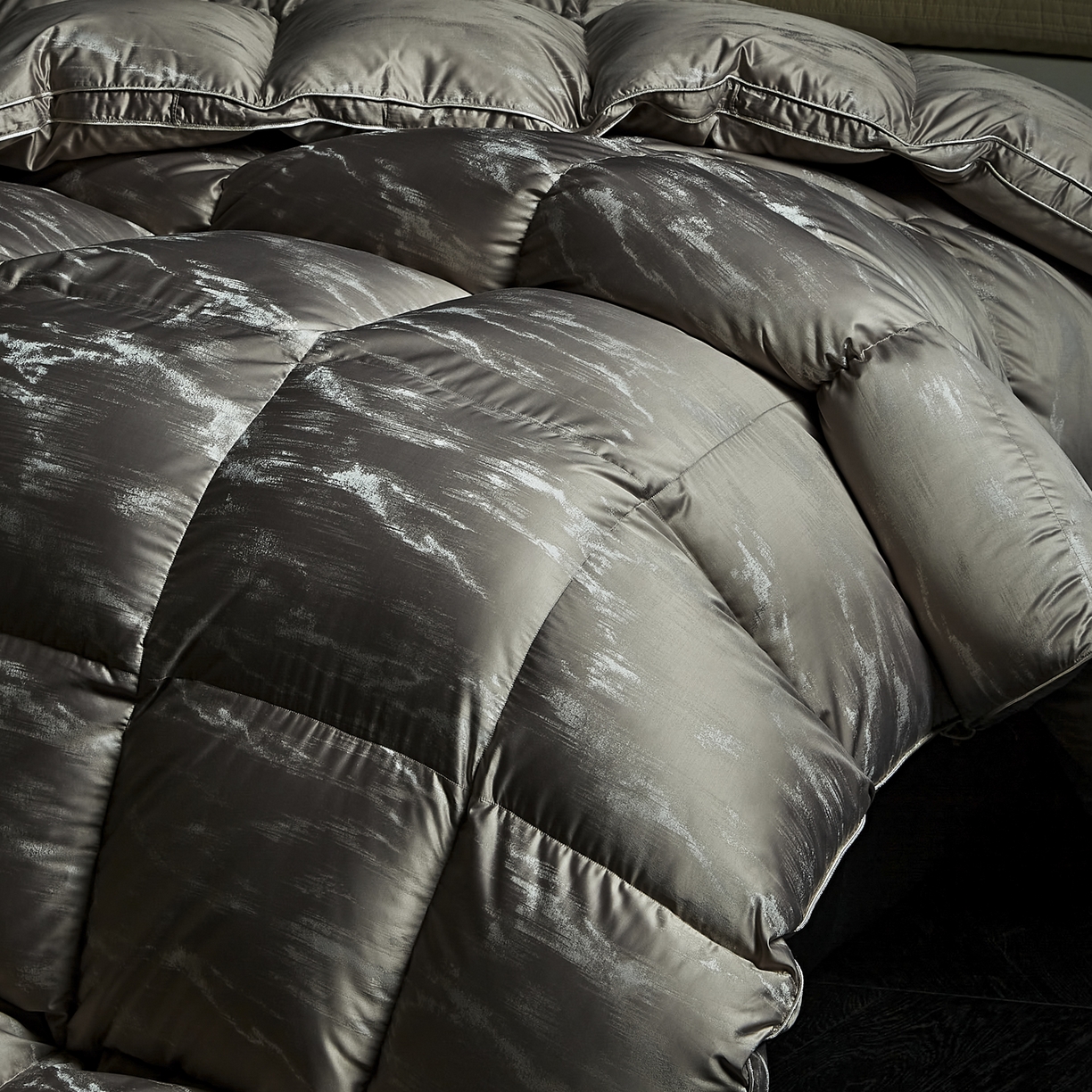 91家纺网 家纺一手货源 找家纺 暖羽屋羽绒馆 2025新款95白鹅绒被子峰峦 鹅绒被芯 双人婚庆羽绒冬被2米 春秋被 峰峦 苍雅灰