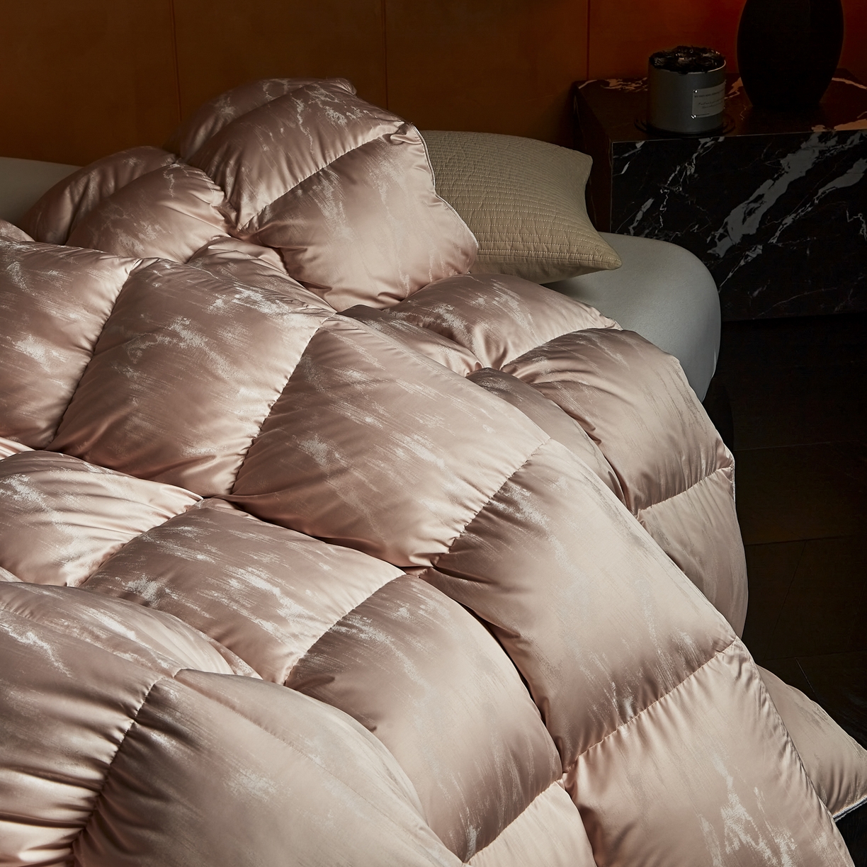 91家纺网 家纺一手货源 找家纺 暖羽屋羽绒馆 2025新款95白鹅绒被子峰峦 鹅绒被芯 双人婚庆羽绒冬被2米 春秋被 峰峦  玫瑰金