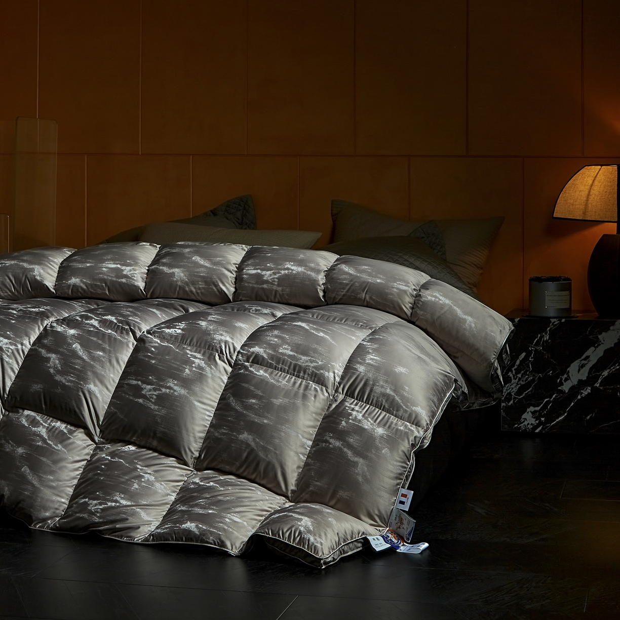 91家纺网 家纺一手货源 找家纺 暖羽屋羽绒馆 2025新款95白鹅绒被子峰峦 鹅绒被芯 双人婚庆羽绒冬被2米 春秋被 峰峦 苍雅灰