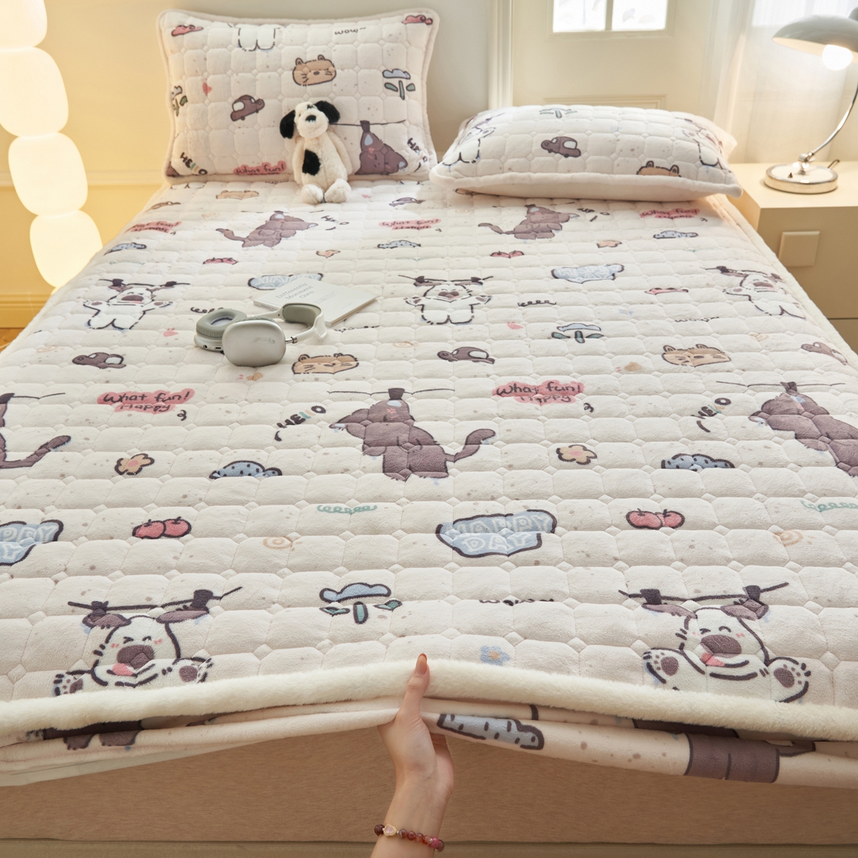 91家纺网 家纺一手货源 找家纺 （总）晨曦家纺 2025新款加厚加绒牛奶绒卡通夹棉三层单床笠