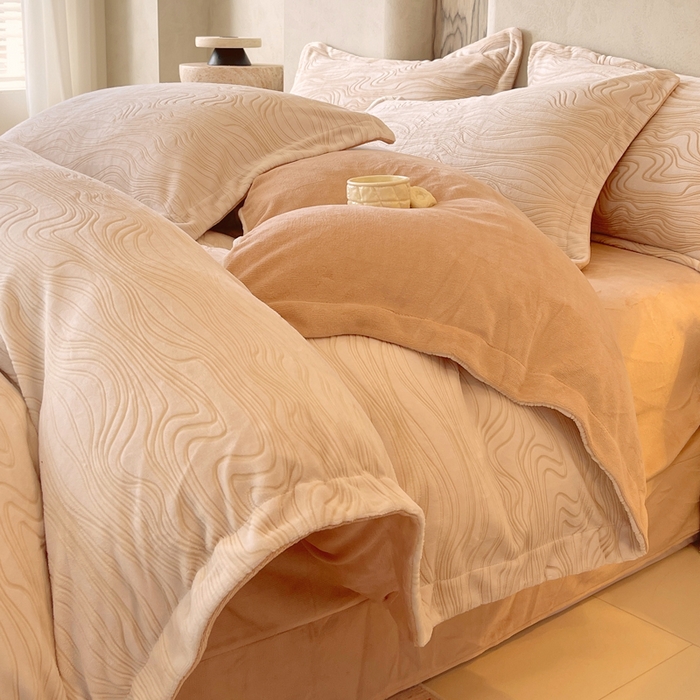 91家纺网 家纺一手货源 找家纺 （总）春皖家纺 2025新款全消光雕花绒牛奶绒四件套